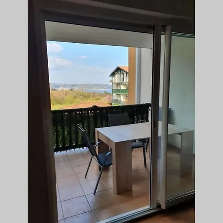 アパート Hendaye: Joli T3, Piscine Et Parking Avec Vue Sur L'ocean *