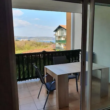 Hendaye: Joli T3, Piscine Et Parking Avec Vue Sur L'ocean アパート